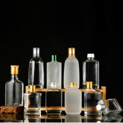 小酒瓶生产厂家，玻璃小酒瓶加工厂家，水晶洋酒瓶生产厂家